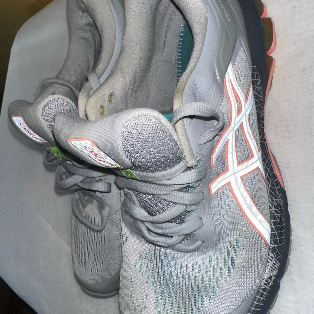 Asics Gray and Green Athletic Shoes size 9.    (109)